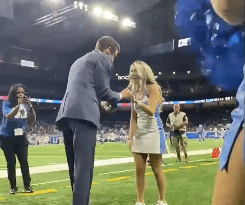 Detroit Lions: Detroit Lions cheerleader gets proposed to during