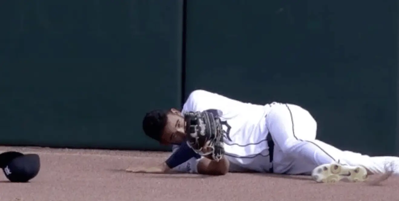 Riley Greene crashes into the center field wall while making a spectacular grab [Video]