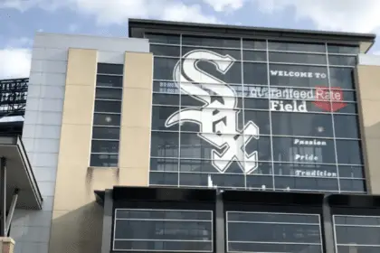 Chicago White Sox fire pair of executives