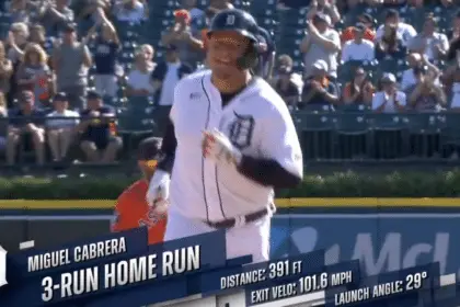 Miguel Cabrera blasts home run