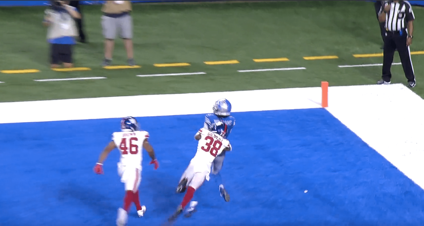 Jameson Williams' 1-handed 2-point conversion
