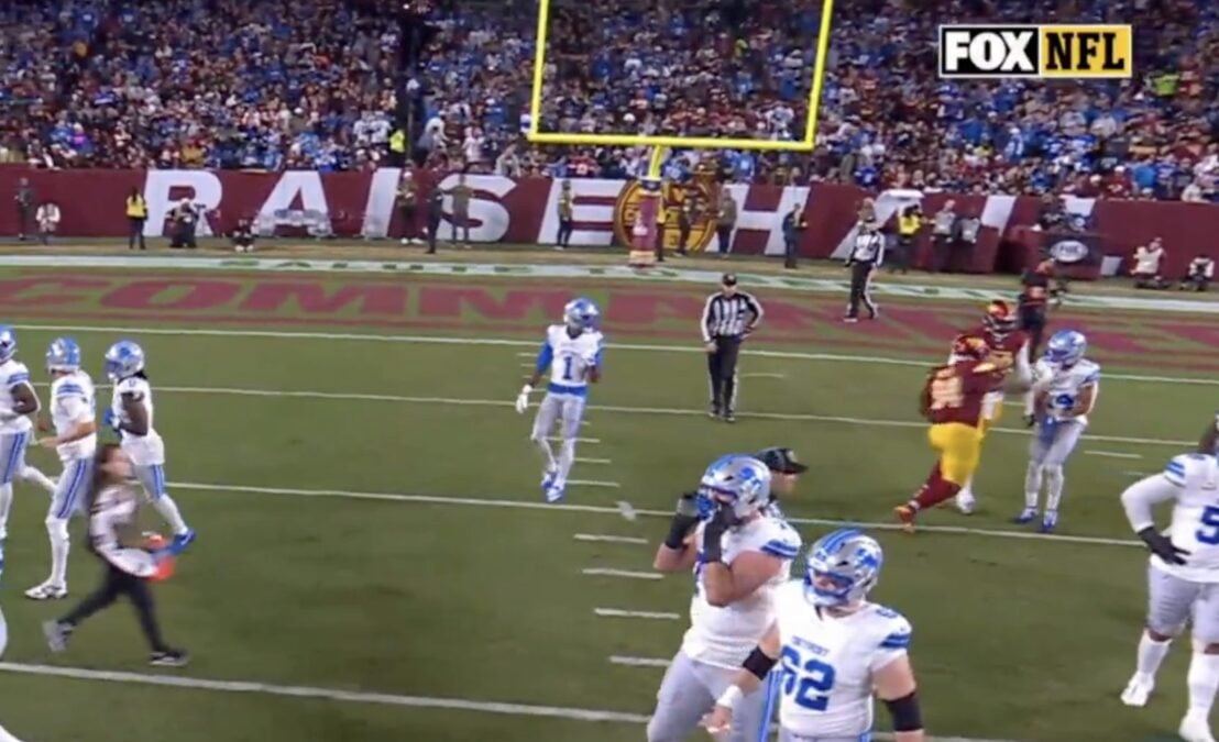 DaRon Payne punches Amon-Ra St. Brown