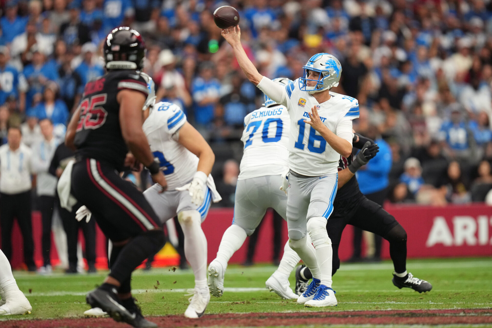 Detroit Lions quarterback Jared Goff (16) throws the ball against the Arizona Cardinals at State Farm Stadium in Glendale on